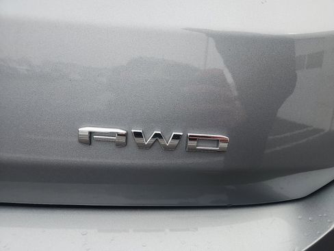 Used 2023 GMC Terrain SLT w/ Infotainment Package II image 13