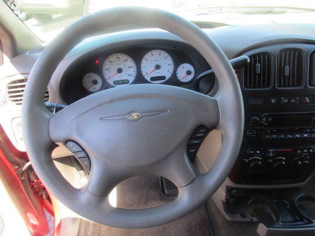 Used 2002 Chrysler Town & Country LX FWD image 17