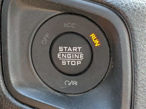 Used 2025 Jeep Wrangler Sport AWD/4WD image 31