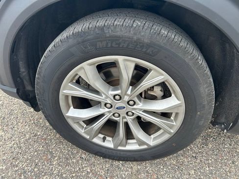 Used 2024 Ford Explorer XLT w/ Equipment Group 202A AWD/4WD image 9