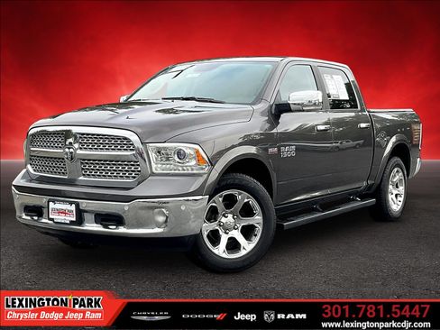 Used 2018 RAM 1500 Laramie w/ Convenience Group AWD/4WD image 3