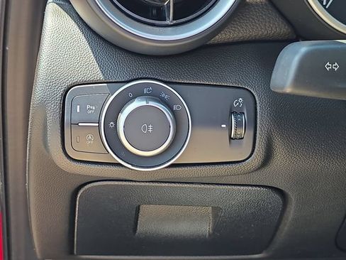 Used 2019 Alfa Romeo Giulia AWD w/ Cold Weather Package image 19