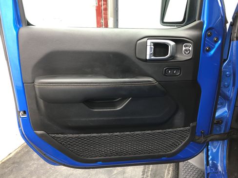 Certified 2024 Jeep Wrangler Sahara w/ Technology Group image 18