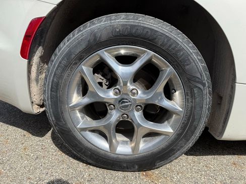 Used 2019 Chrysler Pacifica Limited w/ Advanced Safetytec Group FWD image 7
