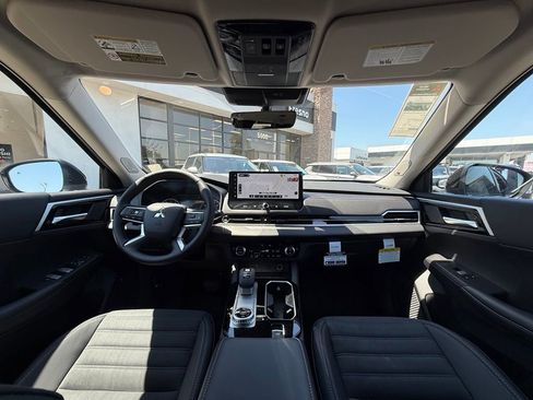 New 2026 Mitsubishi Outlander AWD image 21