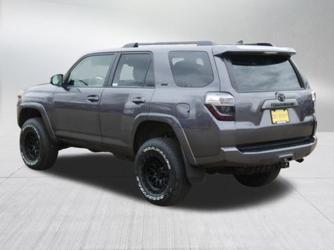 Used 2022 Toyota 4Runner SR5 AWD/4WD image 5