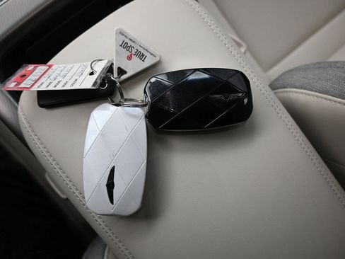 Used 2024 Genesis GV60 RWD image 11