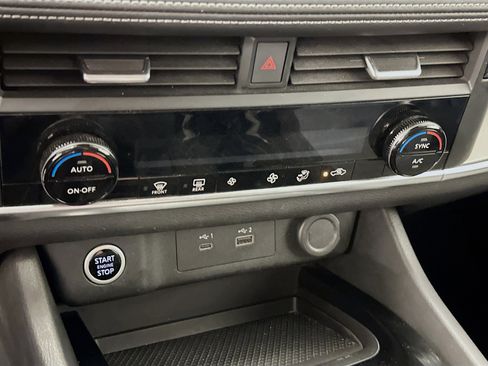 Used 2023 Nissan Rogue SV image 23