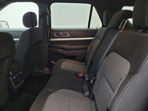 Used 2017 Ford Explorer XLT w/ Equipment Group 201A FWD image 18