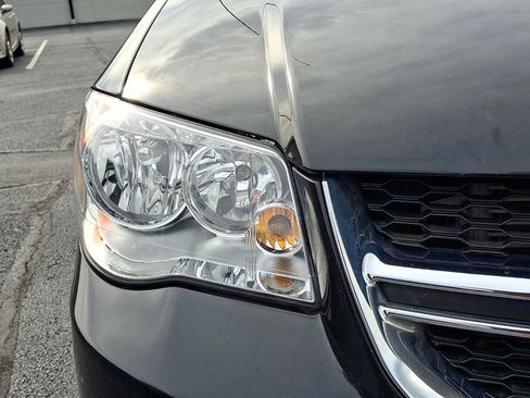 Used 2016 Dodge Grand Caravan SXT FWD image 9