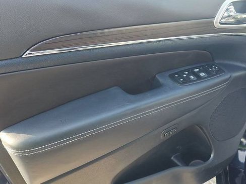 Used 2014 Jeep Grand Cherokee Overland w/ Advanced Technology Group AWD/4WD image 9