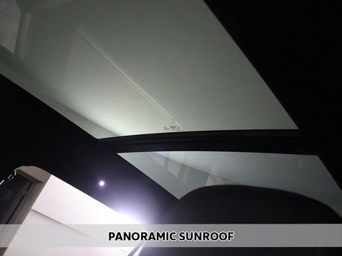 Used 2021 Volkswagen Tiguan SE R-Line image 3