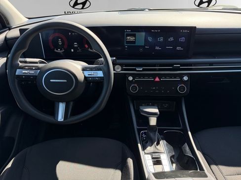 Certified 2025 Hyundai Tucson SEL AWD/4WD image 10