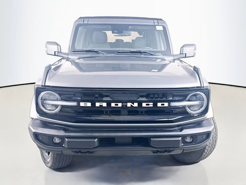 Used 2023 Ford Bronco Outer Banks AWD/4WD image 2