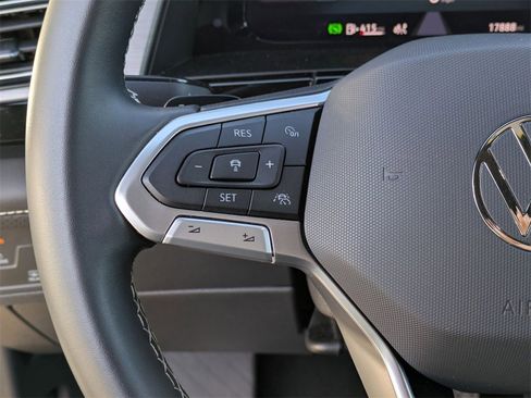 Used 2025 Volkswagen Atlas Cross Sport SE image 13