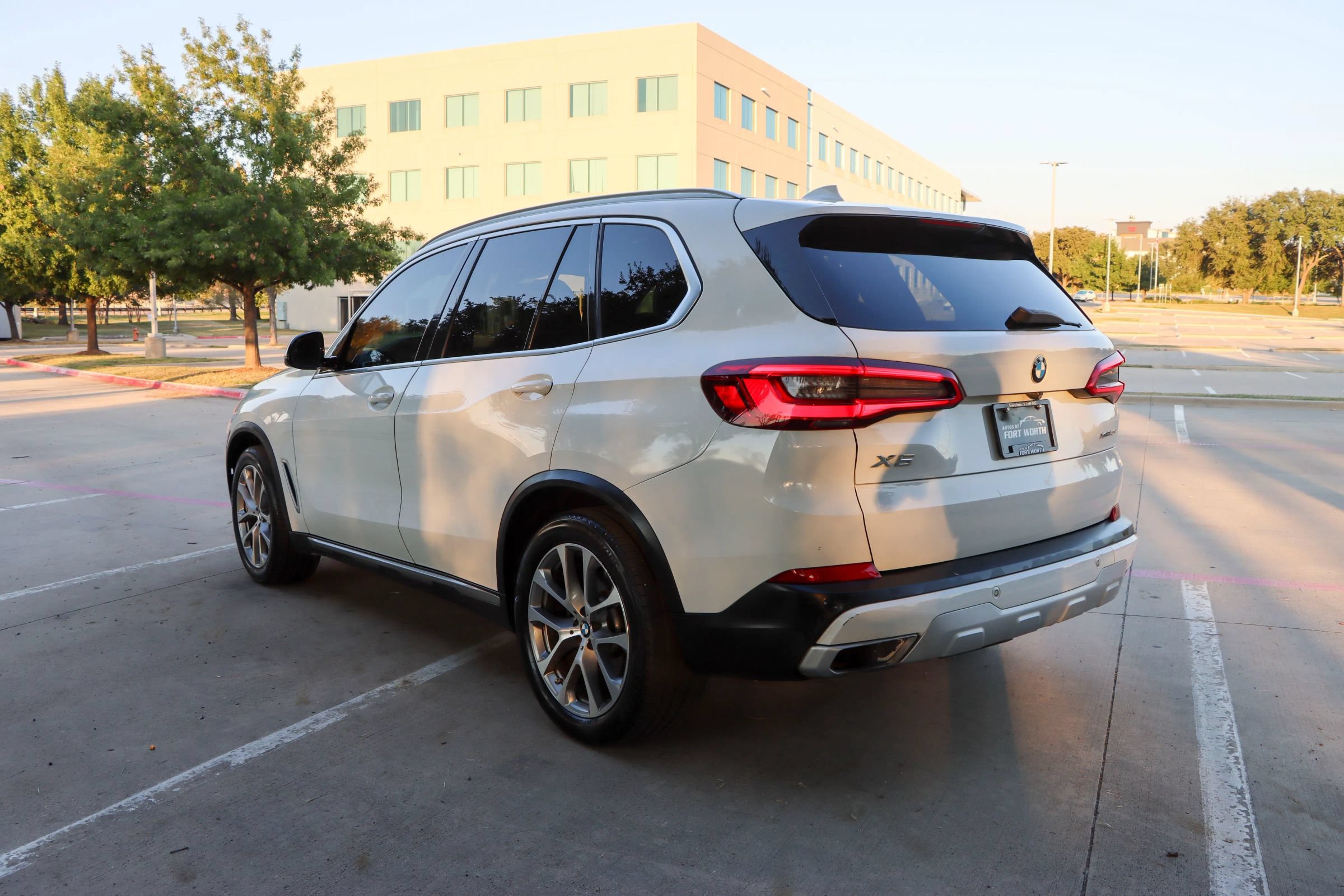 Used 2019 BMW X5 xDrive40i w/ Convenience Package AWD/4WD image 5