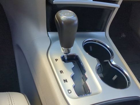 Used 2013 Jeep Grand Cherokee Overland RWD image 28