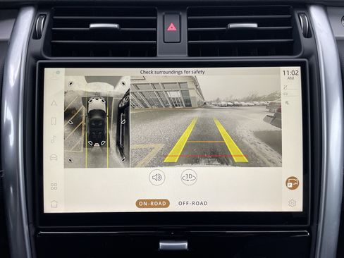 Certified 2024 Land Rover Discovery Dynamic SE image 28