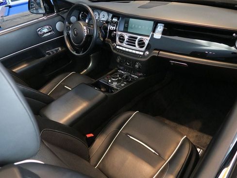 Used 2017 Rolls-Royce Dawn image 42