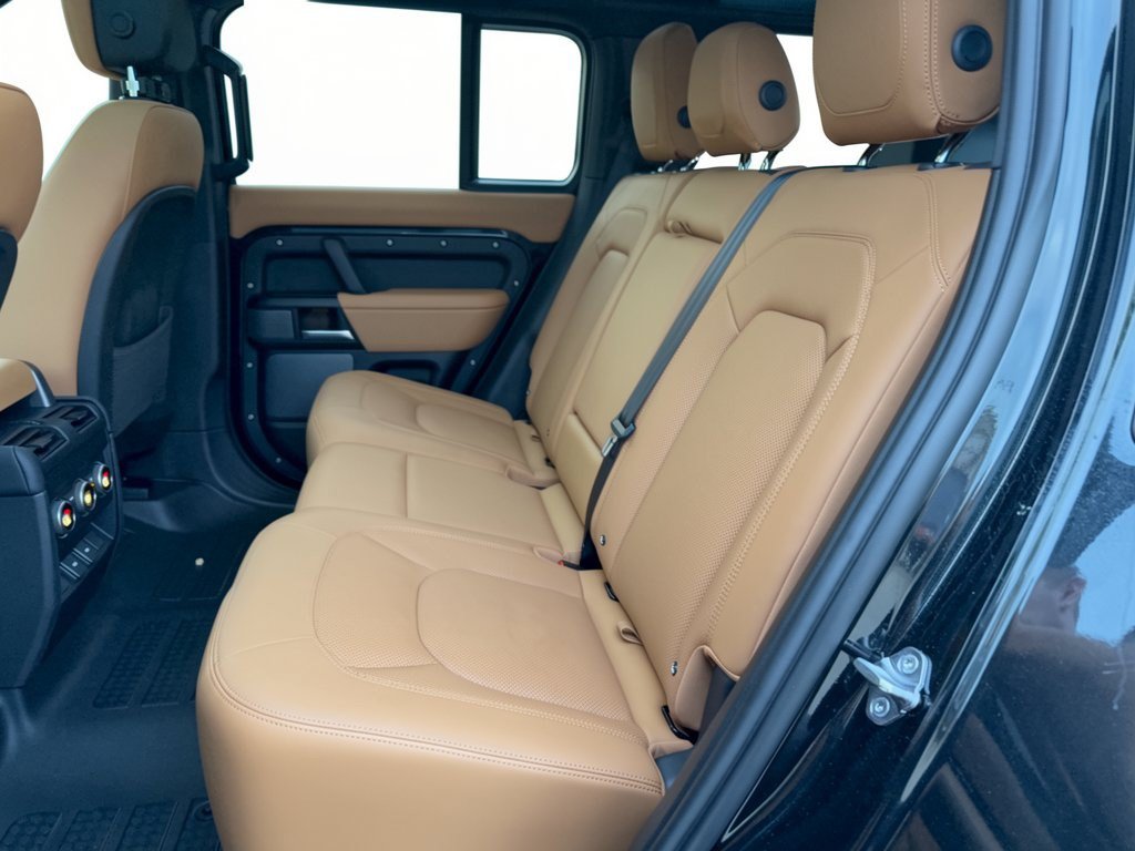 Used 2023 Land Rover Defender 110 V8 AWD/4WD image 25
