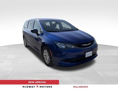 Used 2021 Chrysler Voyager LX FWD image 1