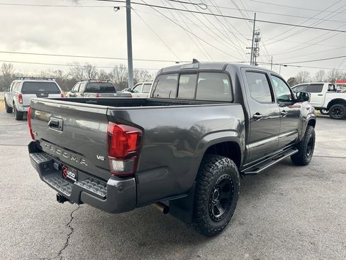 Used 2019 Toyota Tacoma SR image 6