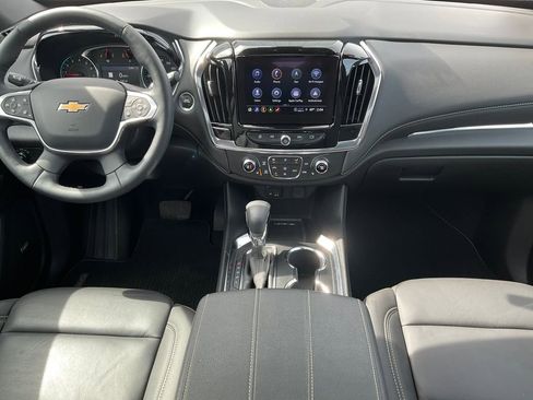 Used 2023 Chevrolet Traverse LT w/ LT Premium Package AWD/4WD image 3