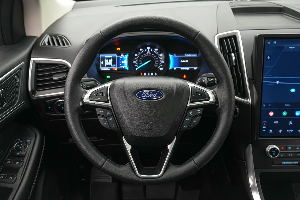 Certified 2024 Ford Edge Titanium w/ Equipment Group 301A AWD/4WD image 13