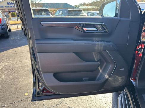 New 2026 Chevrolet Suburban Premier image 12