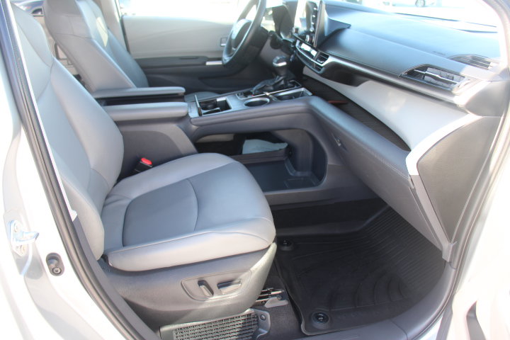 Used 2022 Toyota Sienna XLE FWD image 19