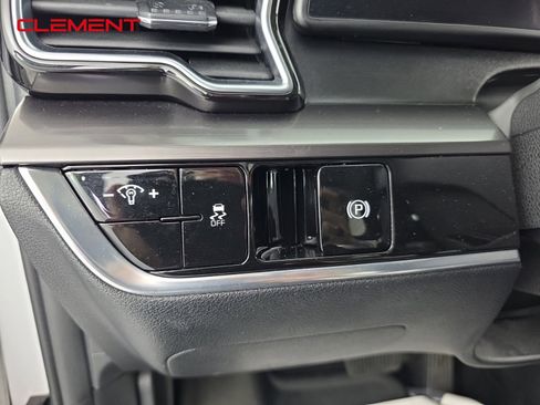 Used 2023 Kia Sportage EX image 11