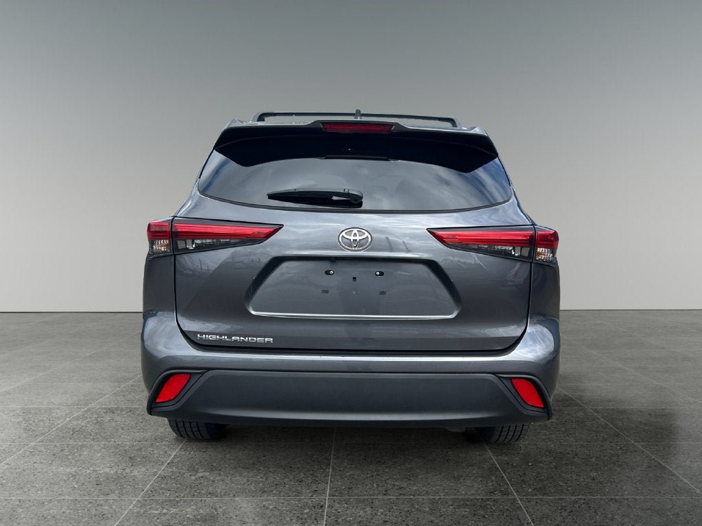 Used 2023 Toyota Highlander L FWD image 9