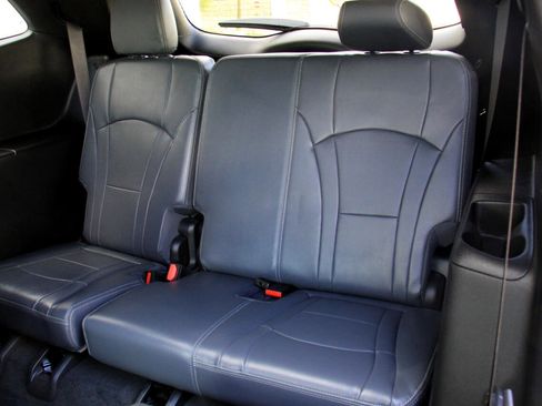 Used 2024 Buick Enclave Essence image 26