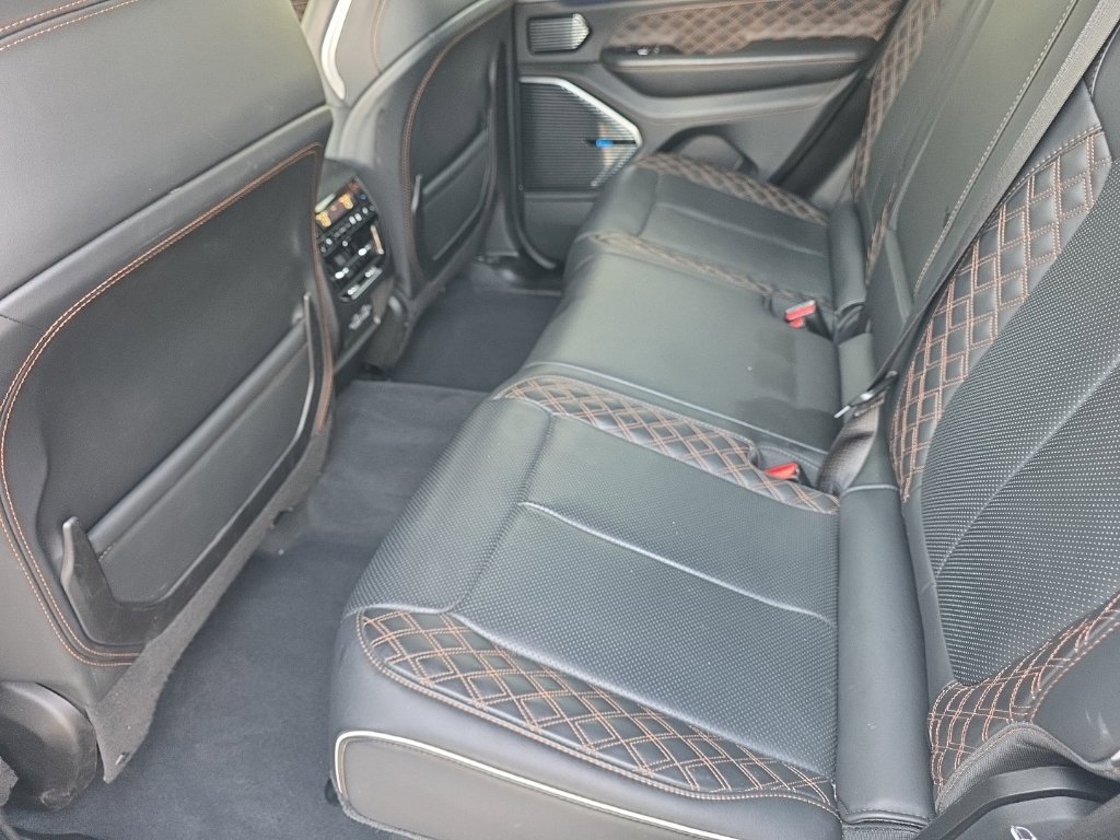 Used 2022 Jeep Grand Cherokee Summit AWD/4WD image 13