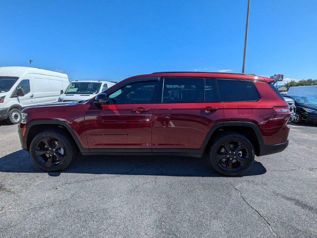 Used 2025 Jeep Grand Cherokee L Limited w/ Luxury Tech Group II AWD/4WD image 6