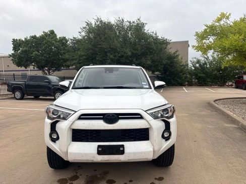 Used 2022 Toyota 4Runner SR5 Premium w/ Moonroof Package RWD image 2
