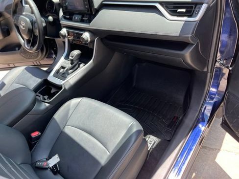 Used 2019 Toyota RAV4 XLE Premium FWD image 17