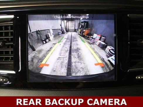 Used 2018 Chrysler Pacifica Touring-L Plus w/ Tire & Wheel Group FWD image 6