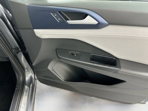 Used 2024 Volkswagen Taos SE image 29