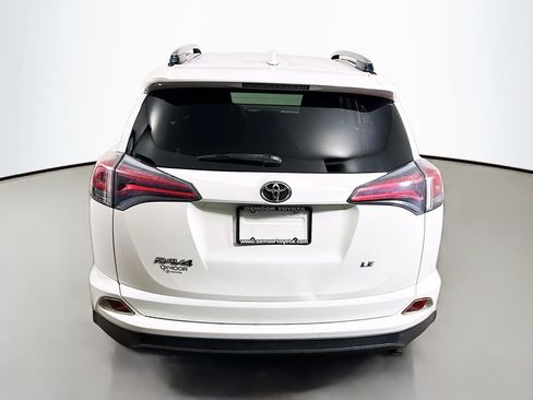 Used 2018 Toyota RAV4 LE FWD image 6
