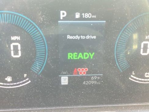 Used 2025 Hyundai Santa Fe SEL FWD image 9