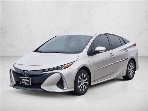 Certified 2022 Toyota Prius Prime LE image 2