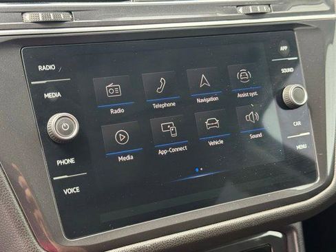 Used 2023 Volkswagen Tiguan SE w/ Panoramic Sunroof Package image 13