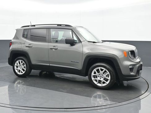 Used 2022 Jeep Renegade Latitude w/ Convenience Group image 8