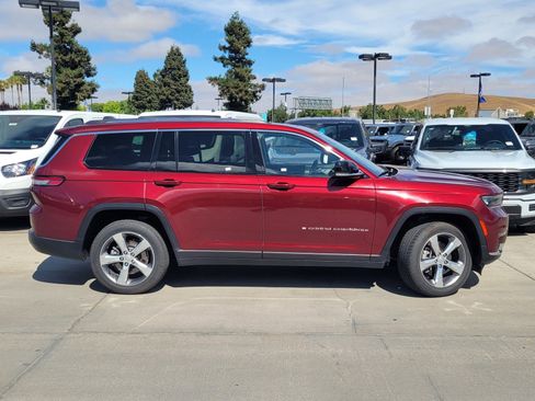 Used 2021 Jeep Grand Cherokee L Limited image 3