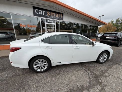 Used 2013 Lexus ES 300h image 8