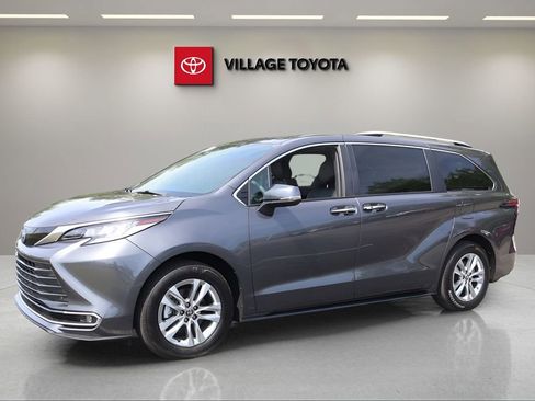 Used 2025 Toyota Sienna Limited FWD image 1
