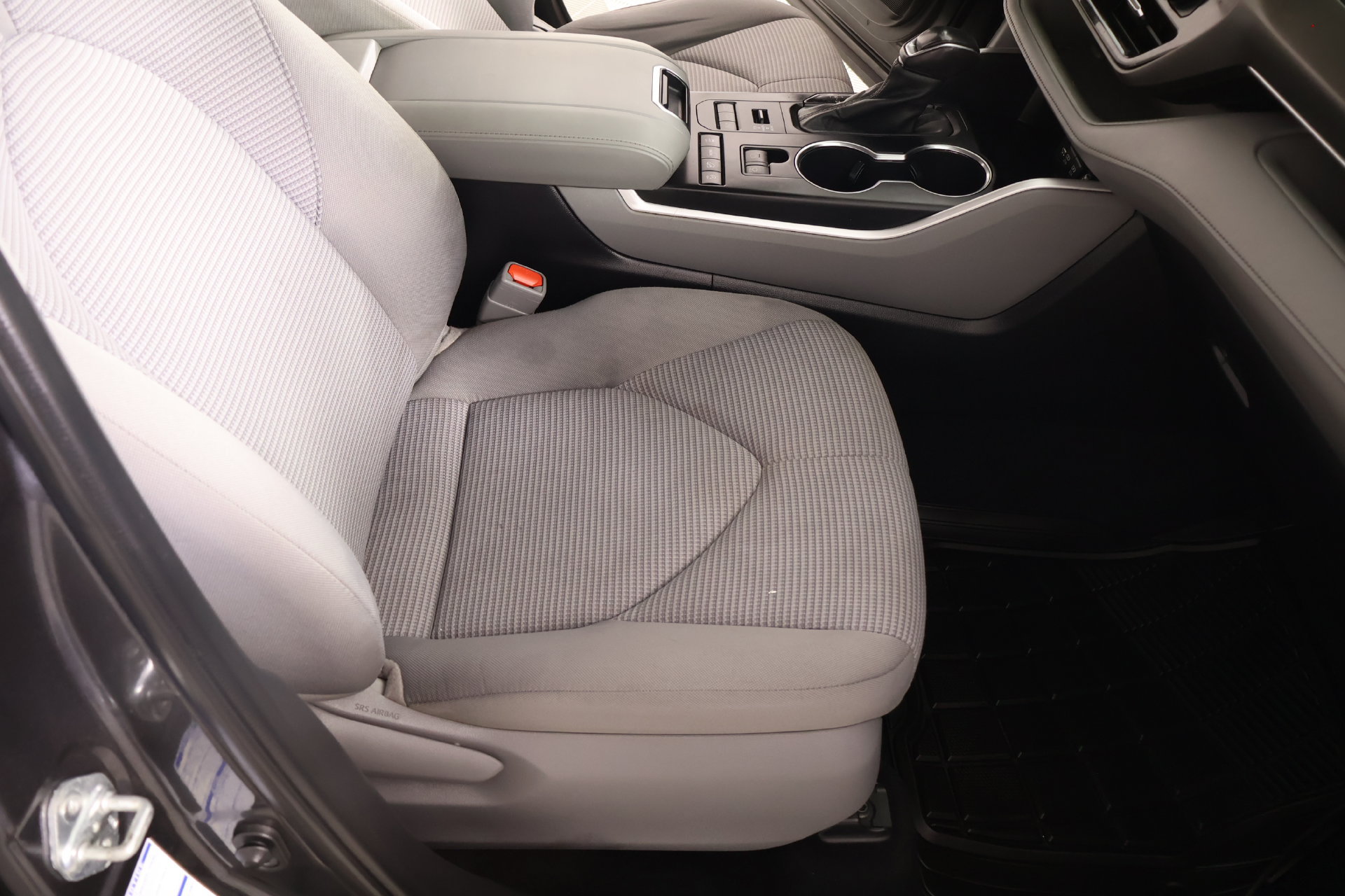 Used 2021 Toyota Highlander LE AWD/4WD image 13