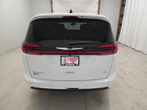 New 2026 Chrysler Pacifica Select AWD/4WD image 4