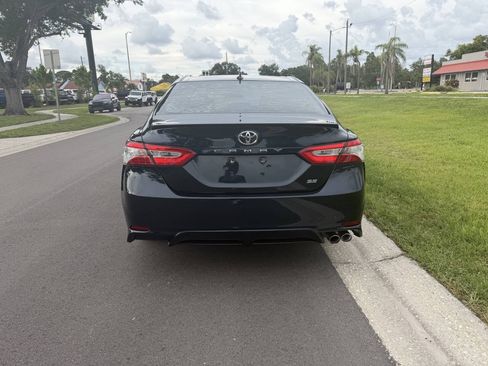 Used 2020 Toyota Camry SE FWD image 4